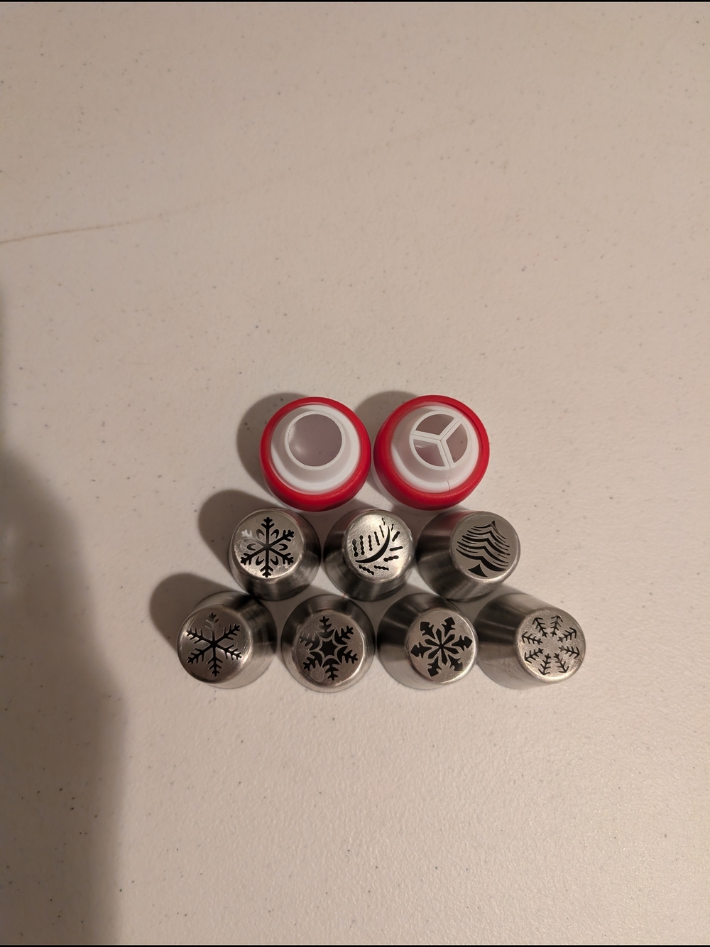 Set of 7 Metal Piping Tips with 2 Red Couplers - Snowflake and Holiday Designs
